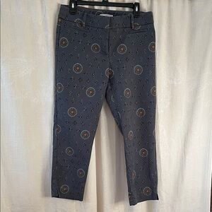 Ann Taylor Loft “Marisa” Printed Cropped  Pants, Gray Medallion, Size 6.